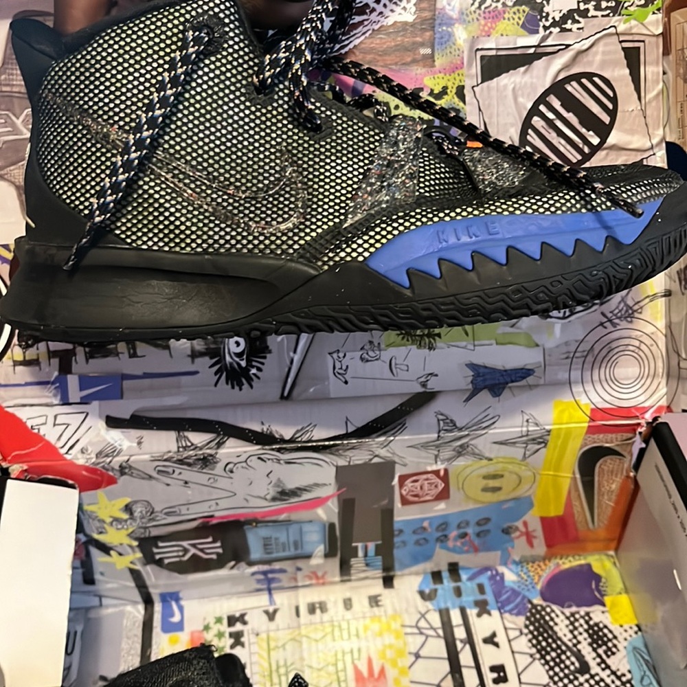 Kyrie 7